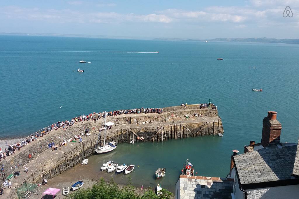 clovelly-harbour